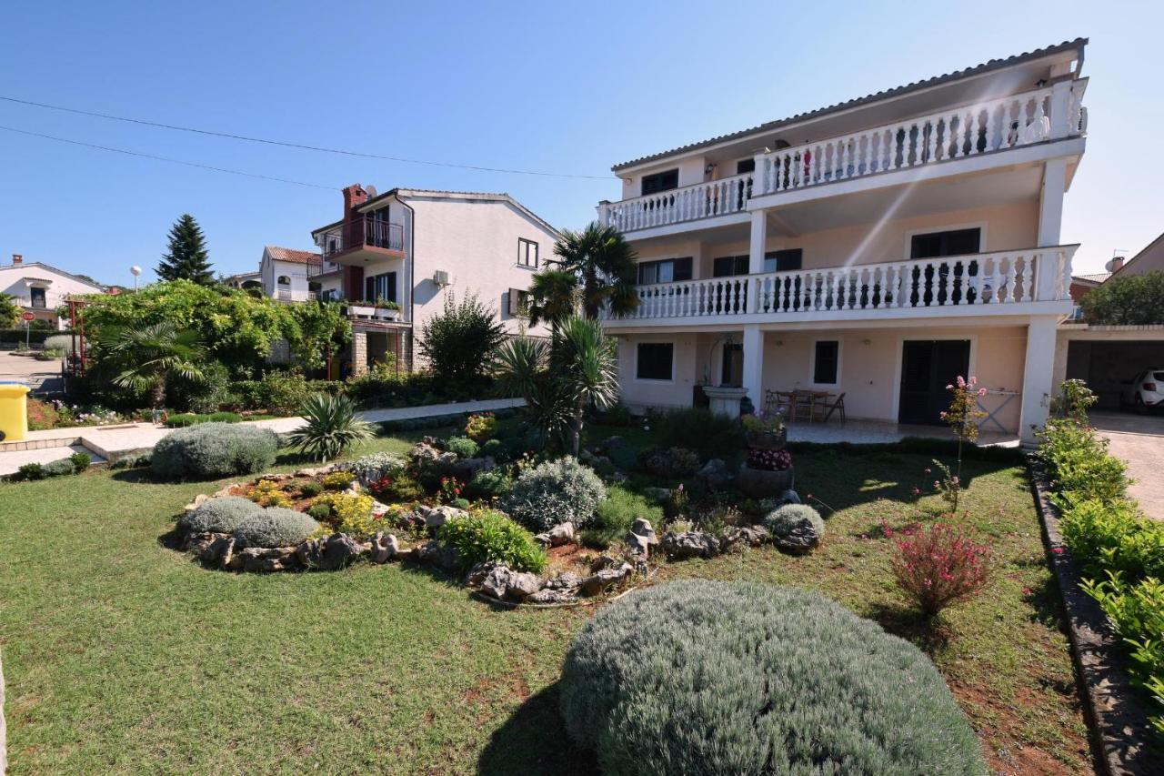 Apartments Marinela Njivice Bagian luar foto